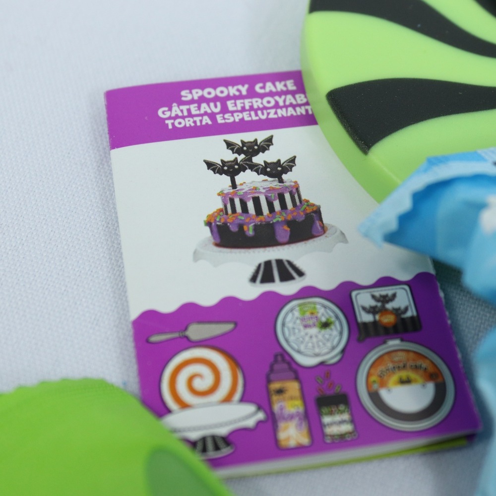 MGA Miniverse Make It Mini Food Halloween Series 2 Spooky Cake New Opened - Picture 2 of 2